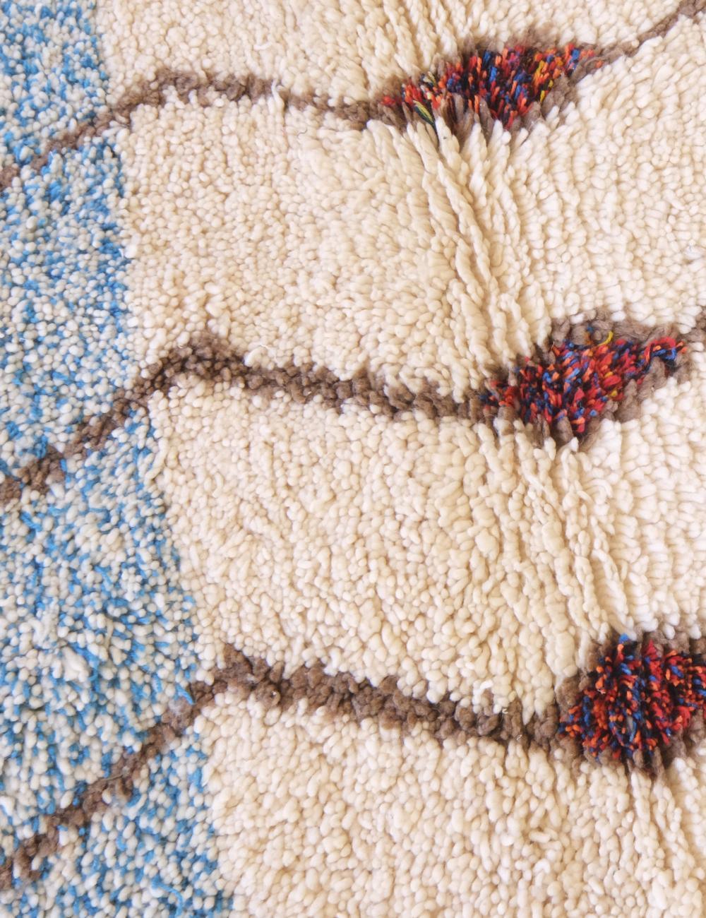 Moroccan Small Wool Rug 4.8 x 3.4 ft / 147 x 106 cm - Surcoma