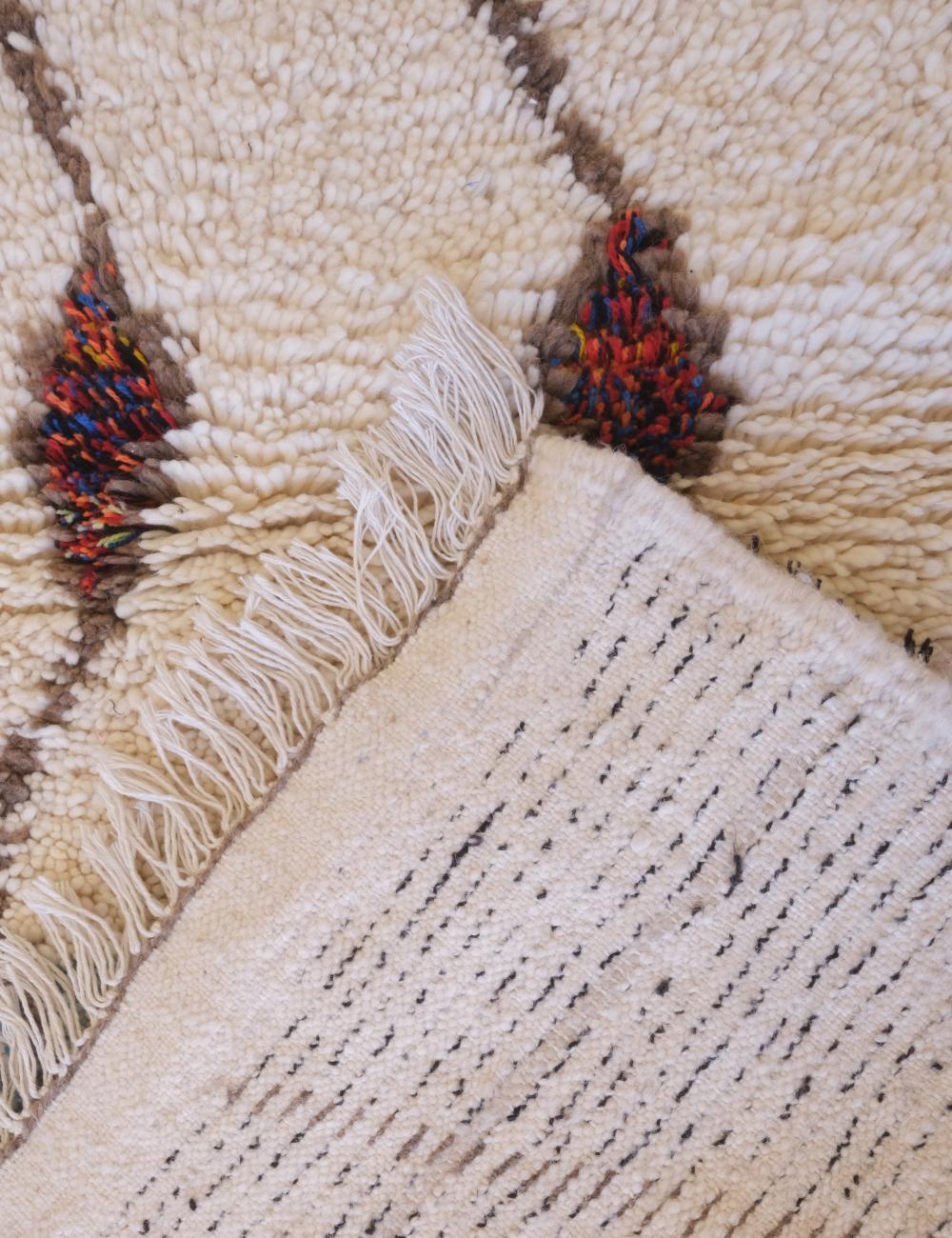Moroccan Small Wool Rug 4.8 x 3.4 ft / 147 x 106 cm - Surcoma