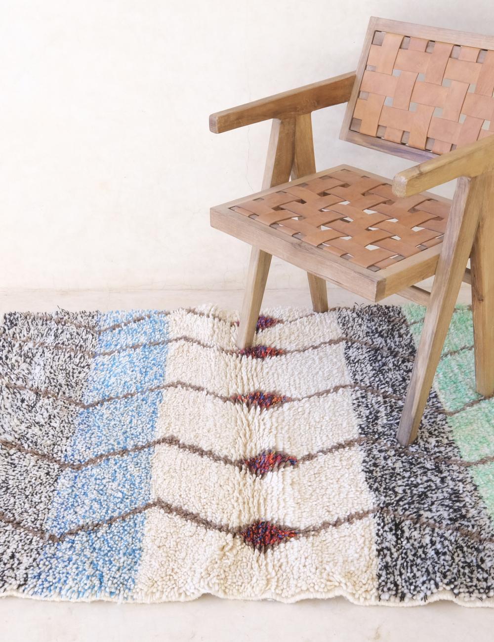 Moroccan Small Wool Rug 4.8 x 3.4 ft / 147 x 106 cm - Surcoma