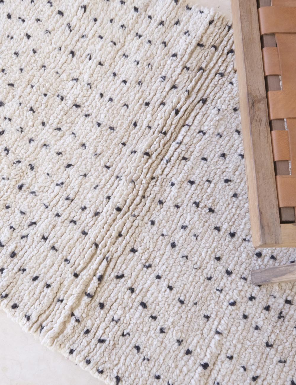 Small Polka Dots Off White Rug 5.2 x 3 ft / 160 x 94 cm - Surcoma