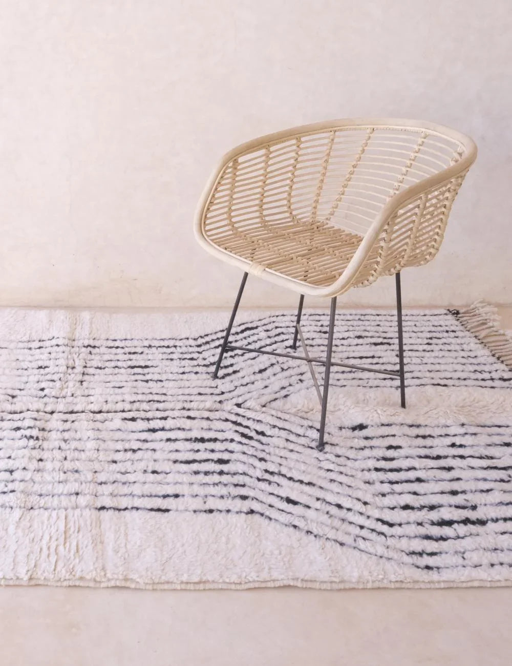 Moroccan Textured Beni Ourain Rug 9.5 x 4.4 ft / 290 x 134 cm - Surcoma