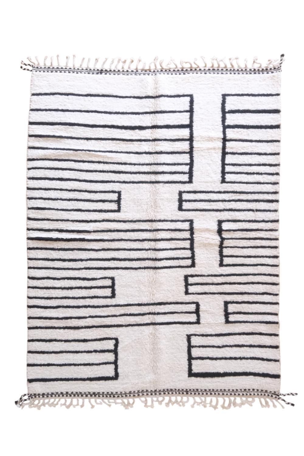 Moroccan White and Black Wool Rug 9.5 x 7 ft / 291 x 214 cm - Surcoma