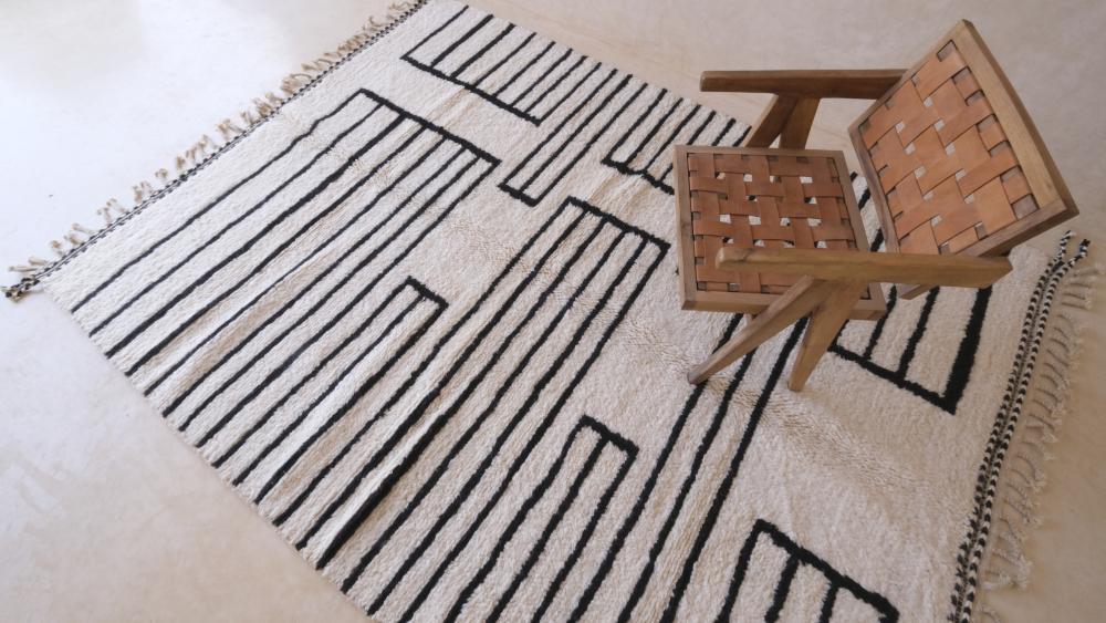 Moroccan White and Black Wool Rug 9.5 x 7 ft / 291 x 214 cm - Surcoma