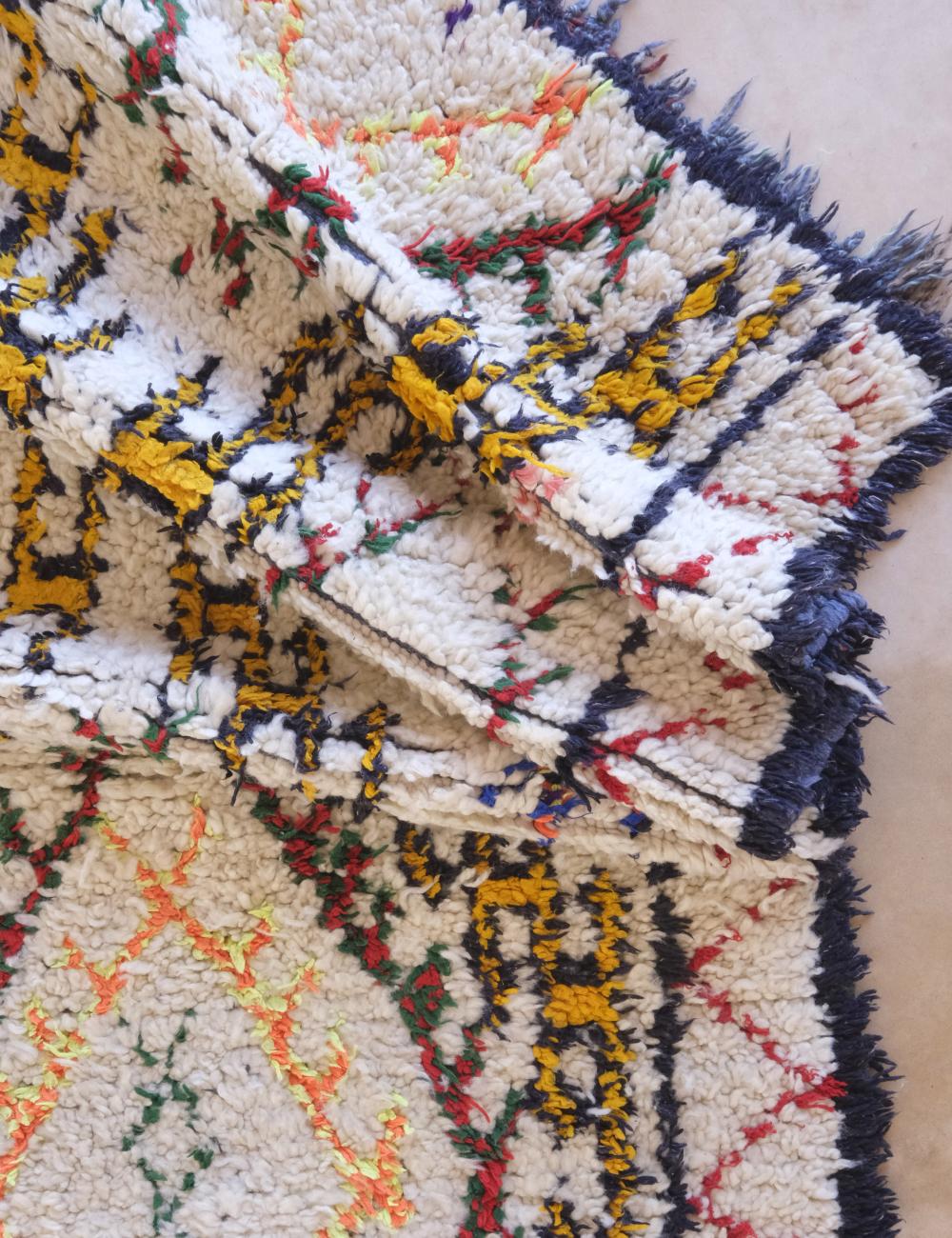 Moroccan rug with tribal diamond motifs 6.7 x 3.6 ft / 203 x 110 cm