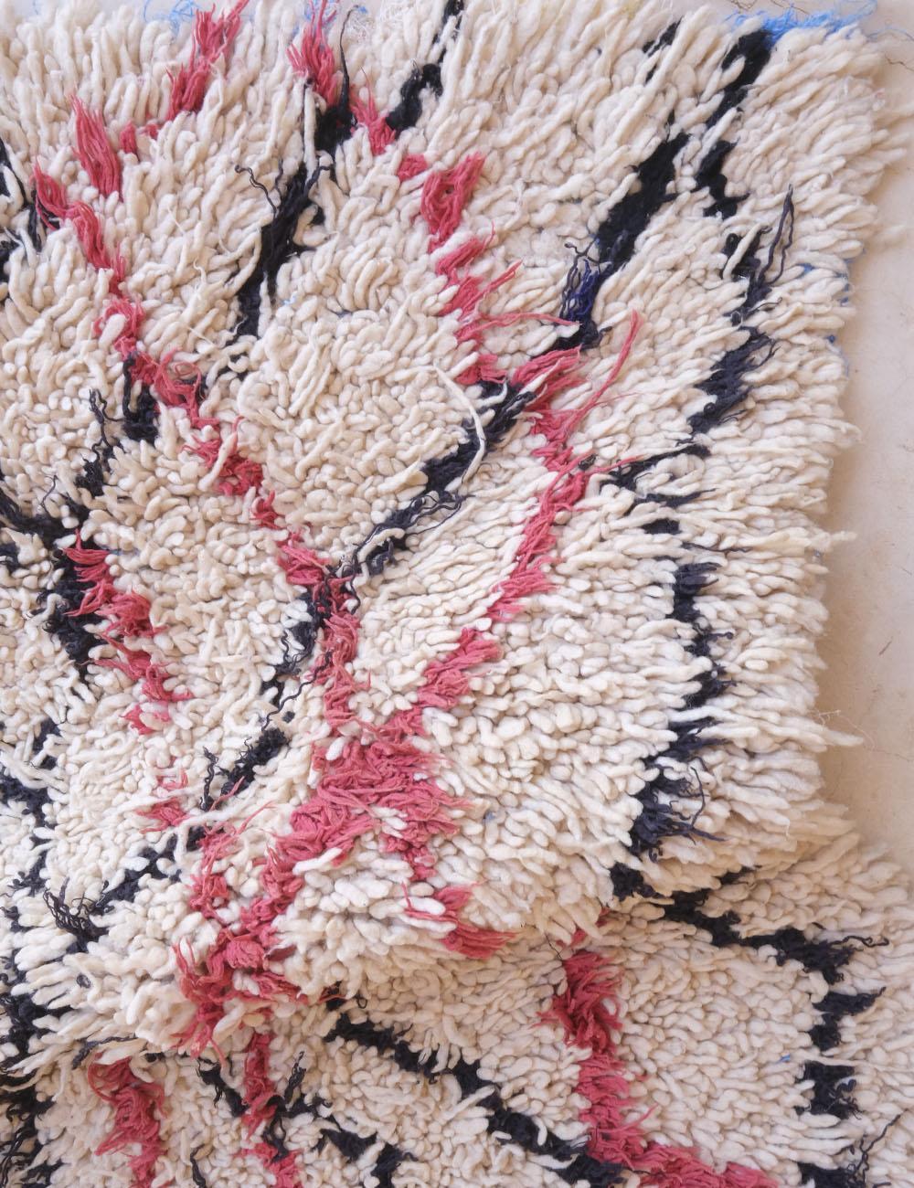 Handwoven Azilal Moroccan Rug with Red and Black Diamond Pattern 4.9 x 2.3 ft / 150 x 72 cm