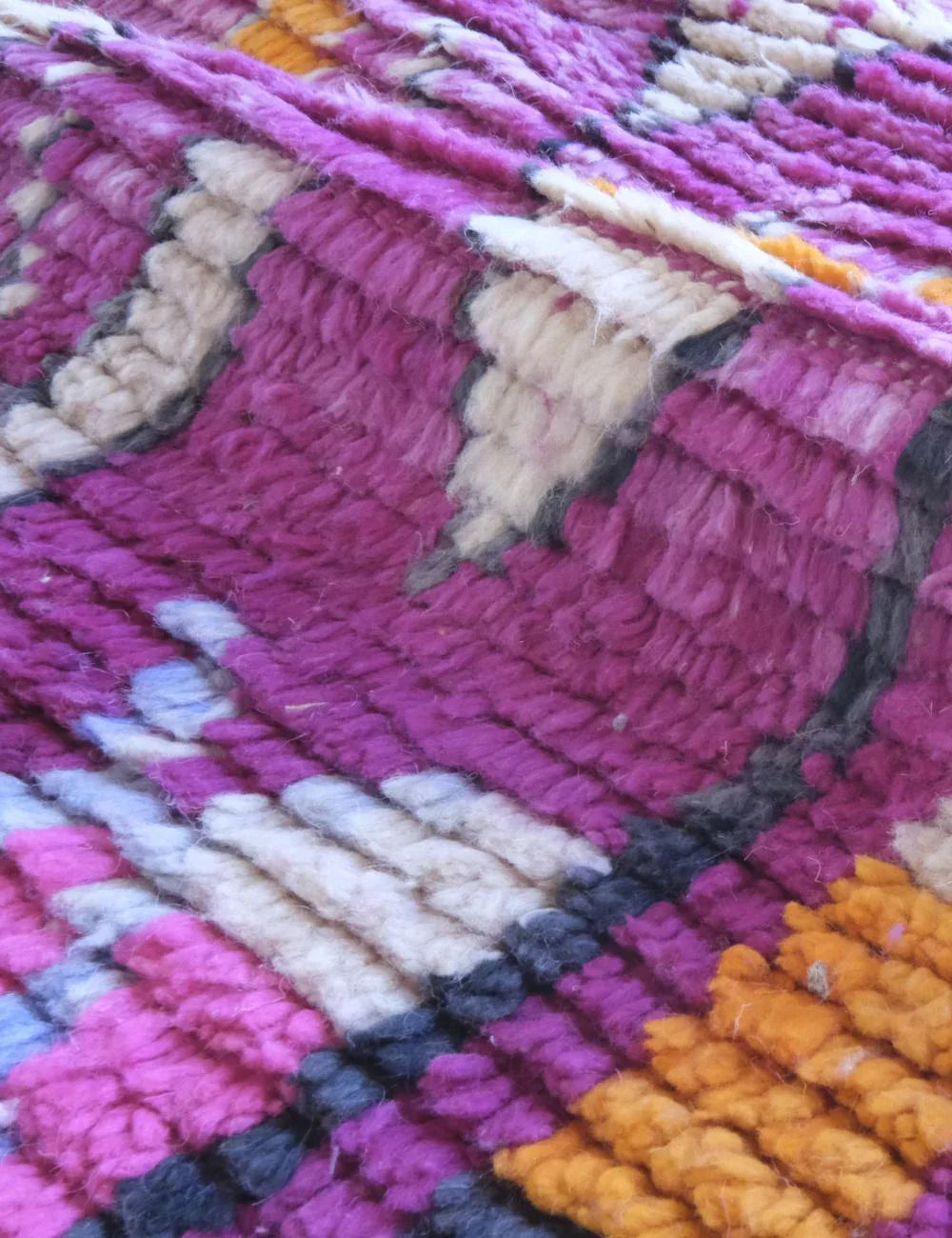 Handwoven Beni Mrirt runner – close-up of wool texture