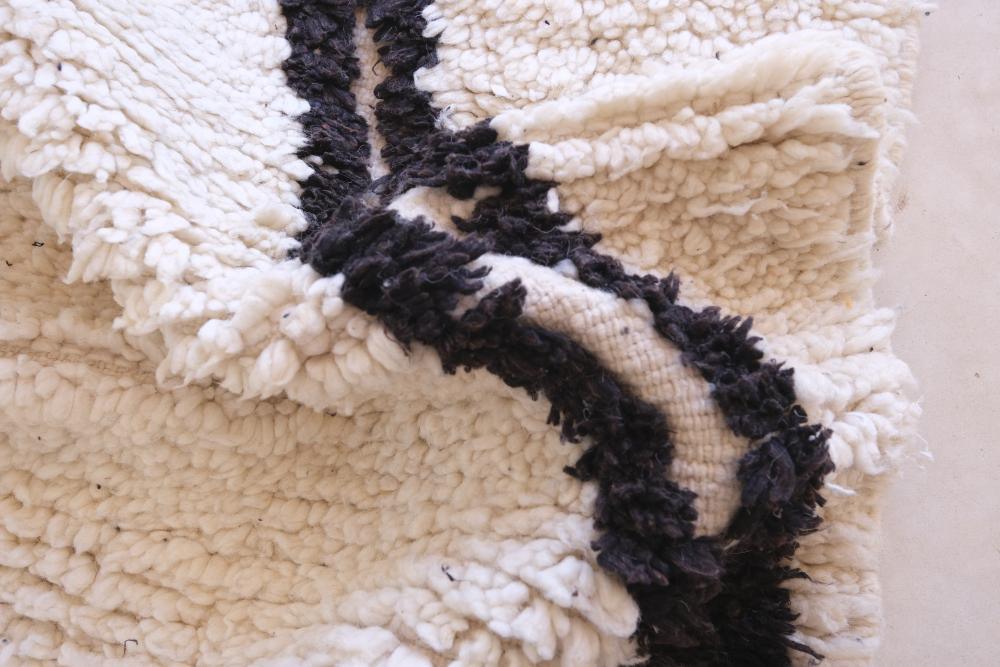 Black and White Moroccan Rug 8 x 4.9 ft / 243 x 151 cm - Surcoma