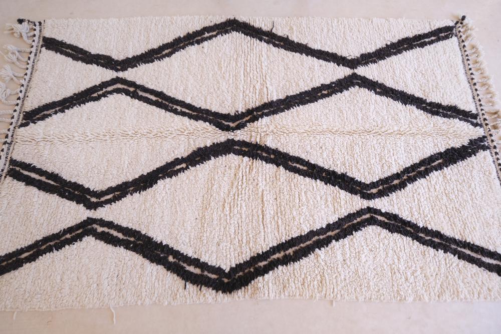 Black and White Moroccan Rug 8 x 4.9 ft / 243 x 151 cm - Surcoma