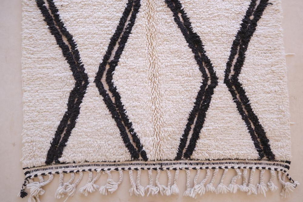 Black and White Moroccan Rug 8 x 4.9 ft / 243 x 151 cm - Surcoma