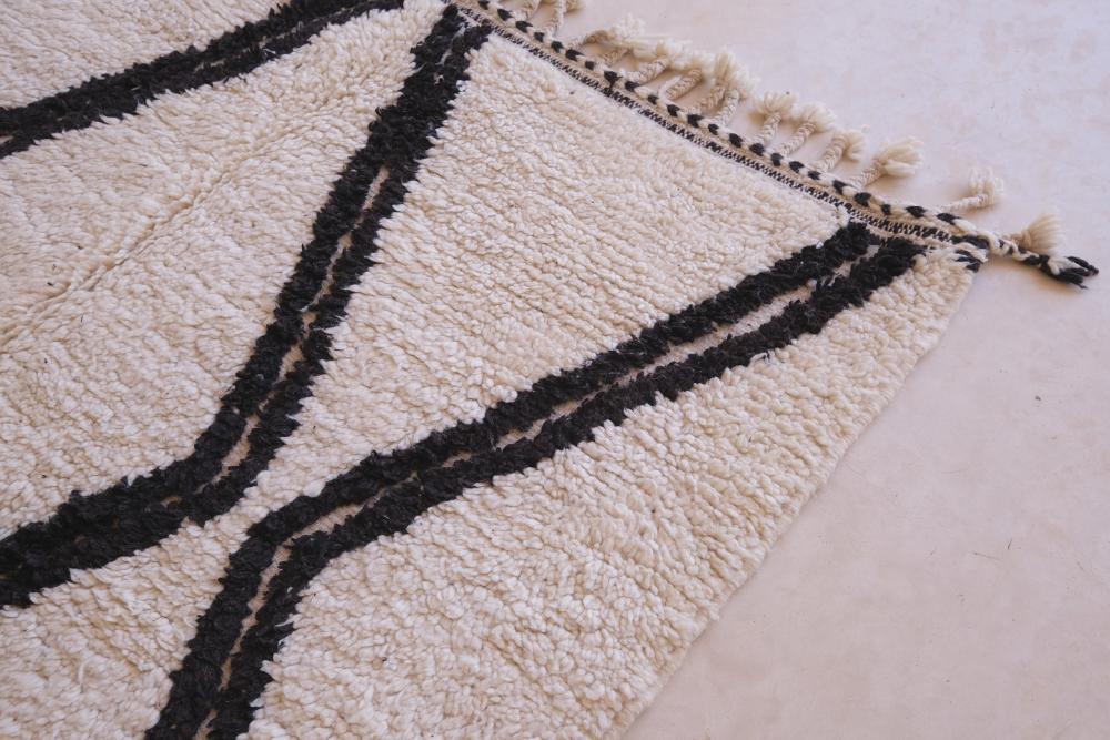 Black and White Moroccan Rug 8 x 4.9 ft / 243 x 151 cm - Surcoma