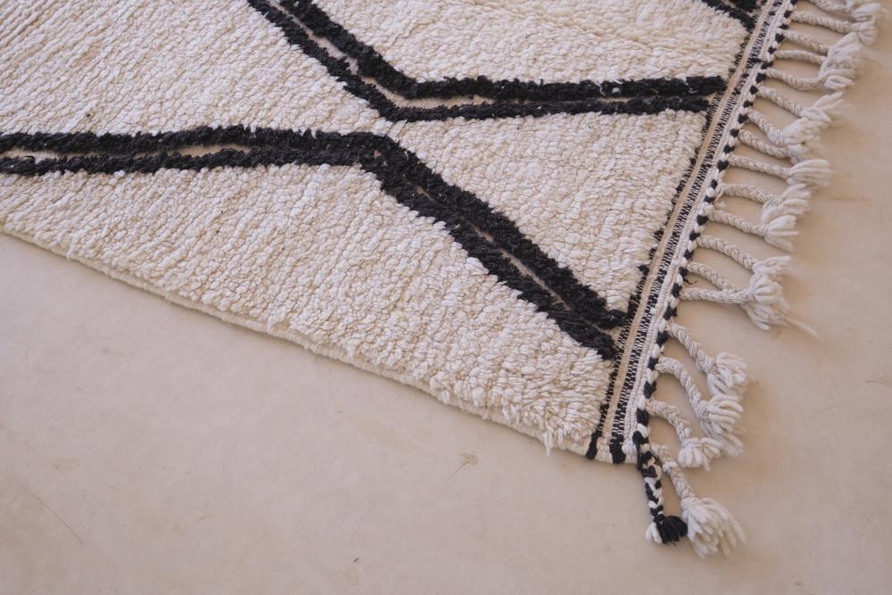 Black and White Moroccan Rug 8 x 4.9 ft / 243 x 151 cm - Surcoma