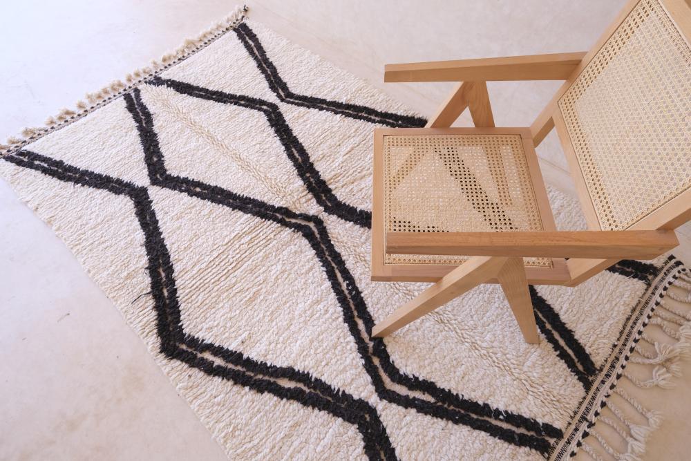 Black and White Moroccan Rug 8 x 4.9 ft / 243 x 151 cm - Surcoma