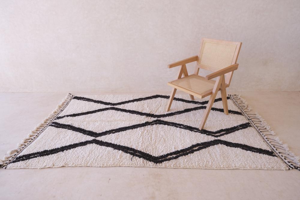 Black and White Moroccan Rug 8 x 4.9 ft / 243 x 151 cm - Surcoma