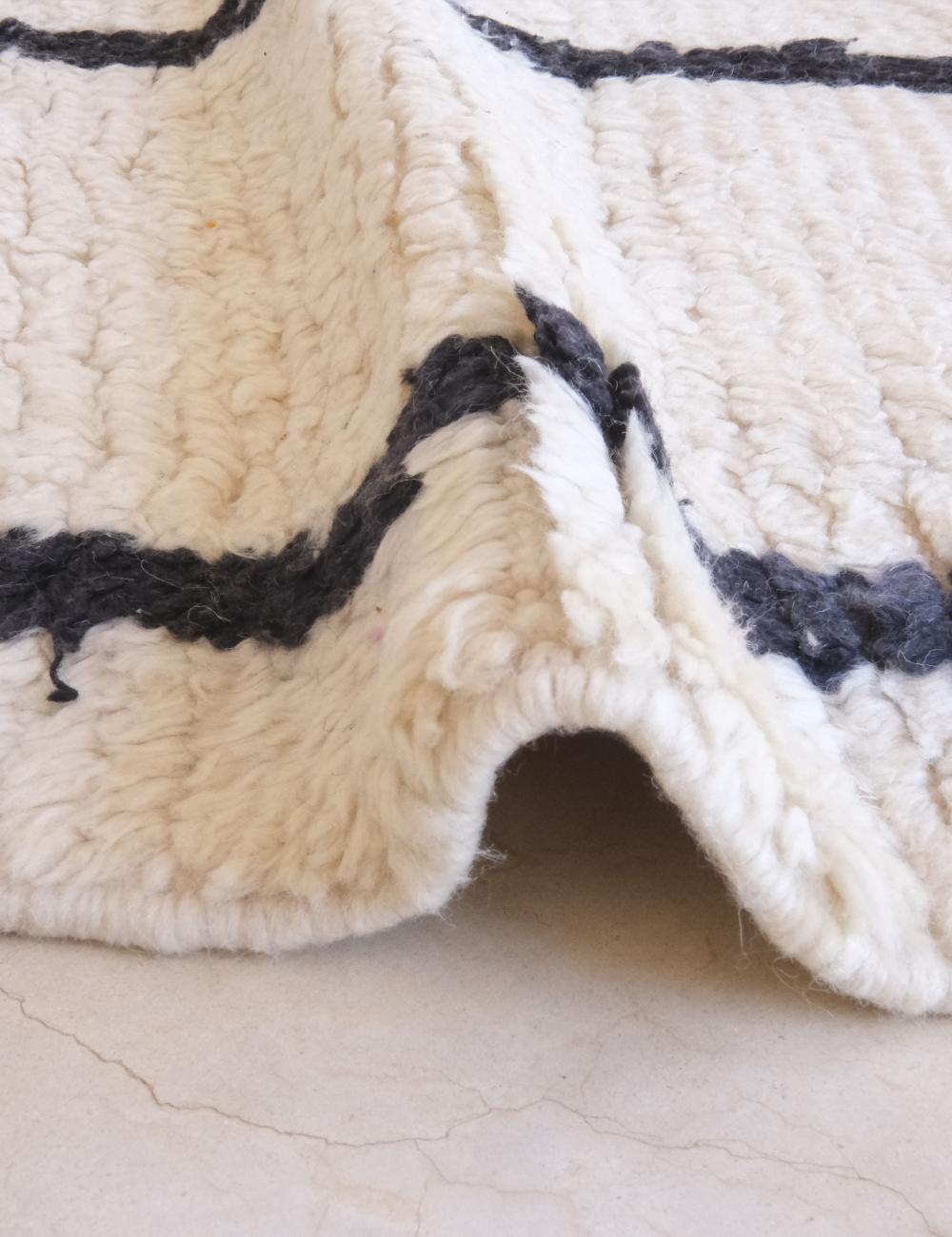 Beni Ourain Moroccan Wool Rug 8.3 x 4.9 ft / 252 x 150 cm
