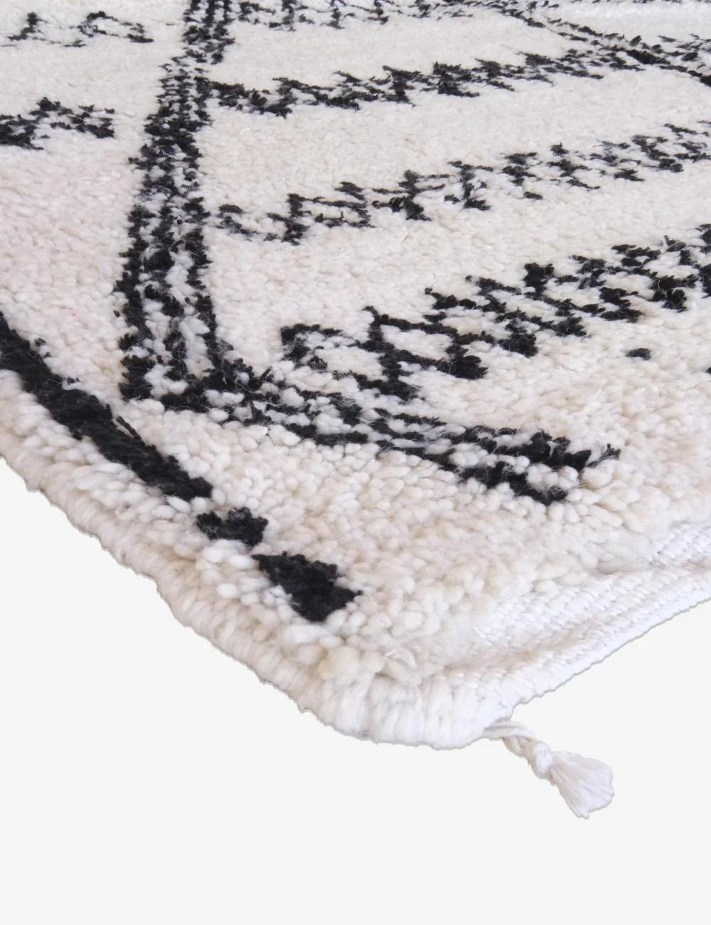Black and White Moroccan Wool Rug 6.2 x 5.4 ft / 190 x 167 cm - Surcoma