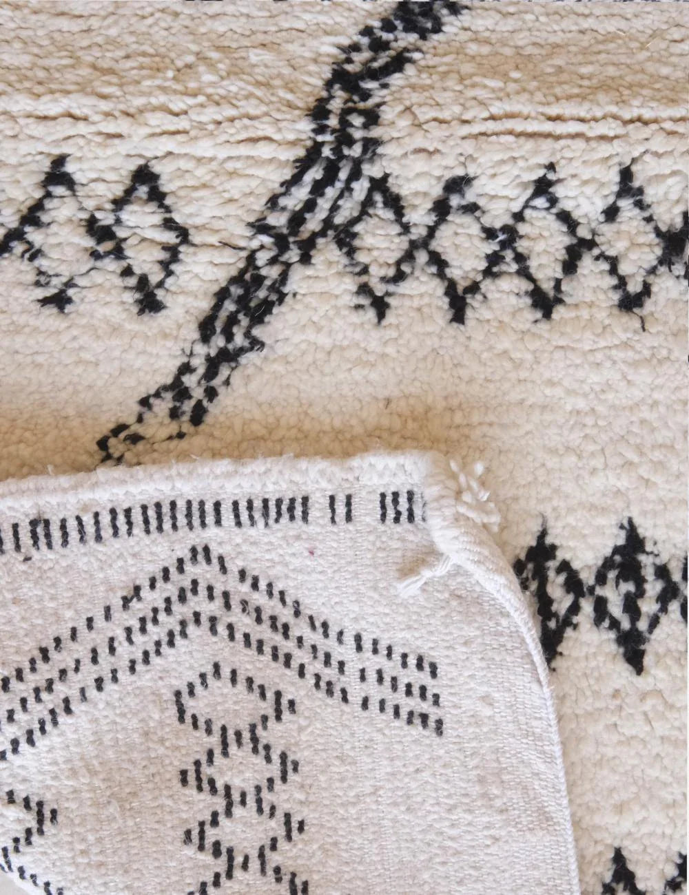 Black and White Moroccan Wool Rug 6.2 x 5.4 ft / 190 x 167 cm - Surcoma