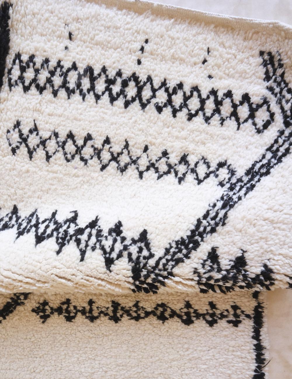 Black and White Moroccan Wool Rug 6.2 x 5.4 ft / 190 x 167 cm - Surcoma