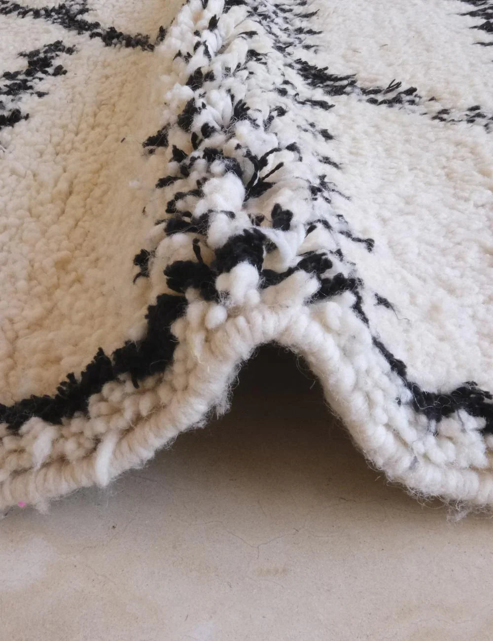 Black and White Moroccan Wool Rug 6.2 x 5.4 ft / 190 x 167 cm - Surcoma