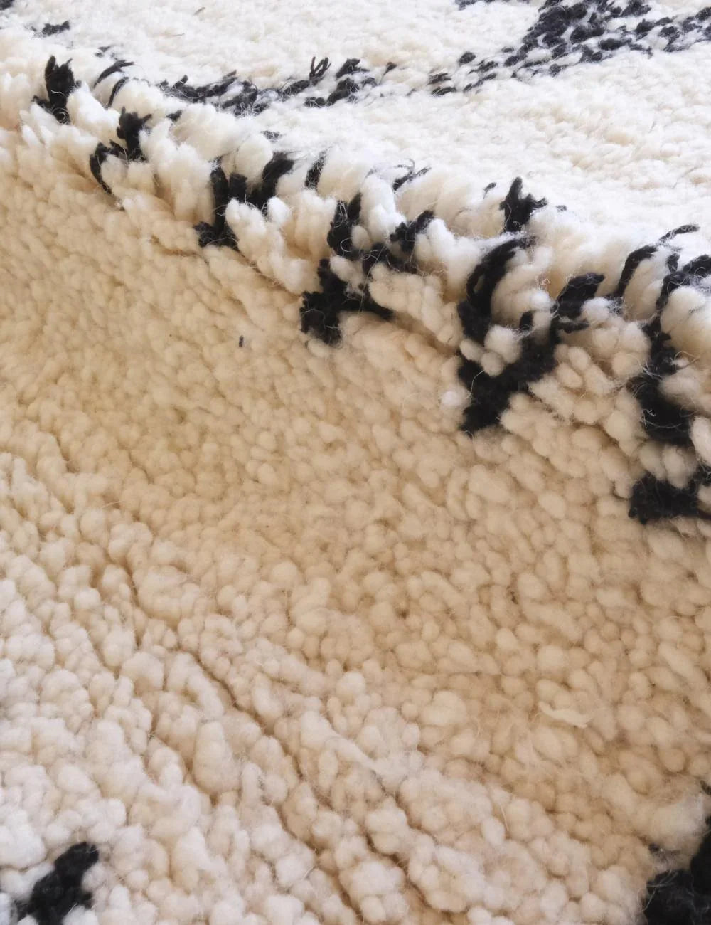 Black and White Moroccan Wool Rug 6.2 x 5.4 ft / 190 x 167 cm - Surcoma