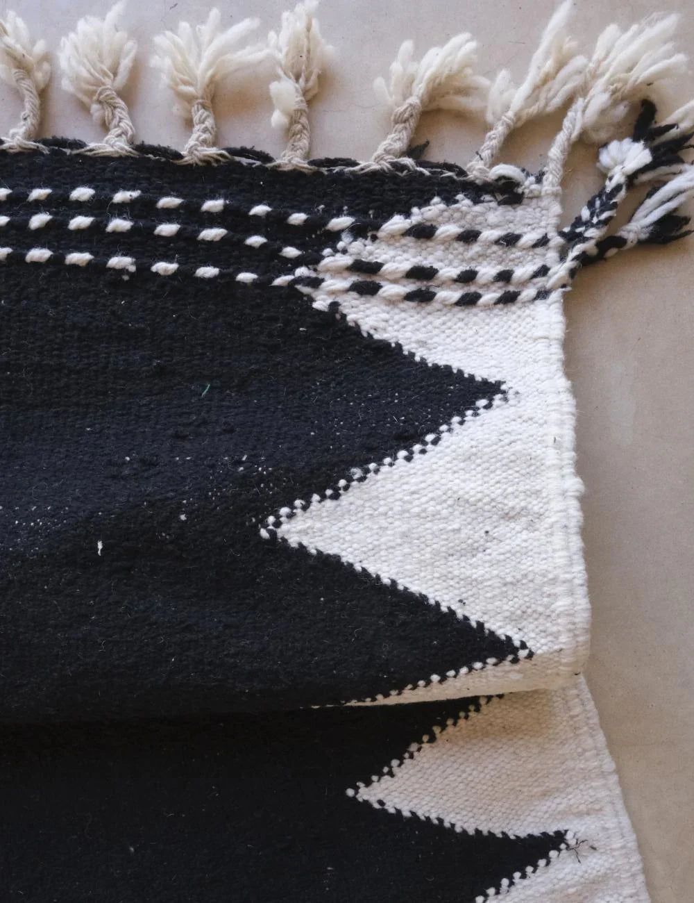 Black Kilim Moroccan Rug 9.3 x 5.6 ft / 282 x 171 cm - Surcoma