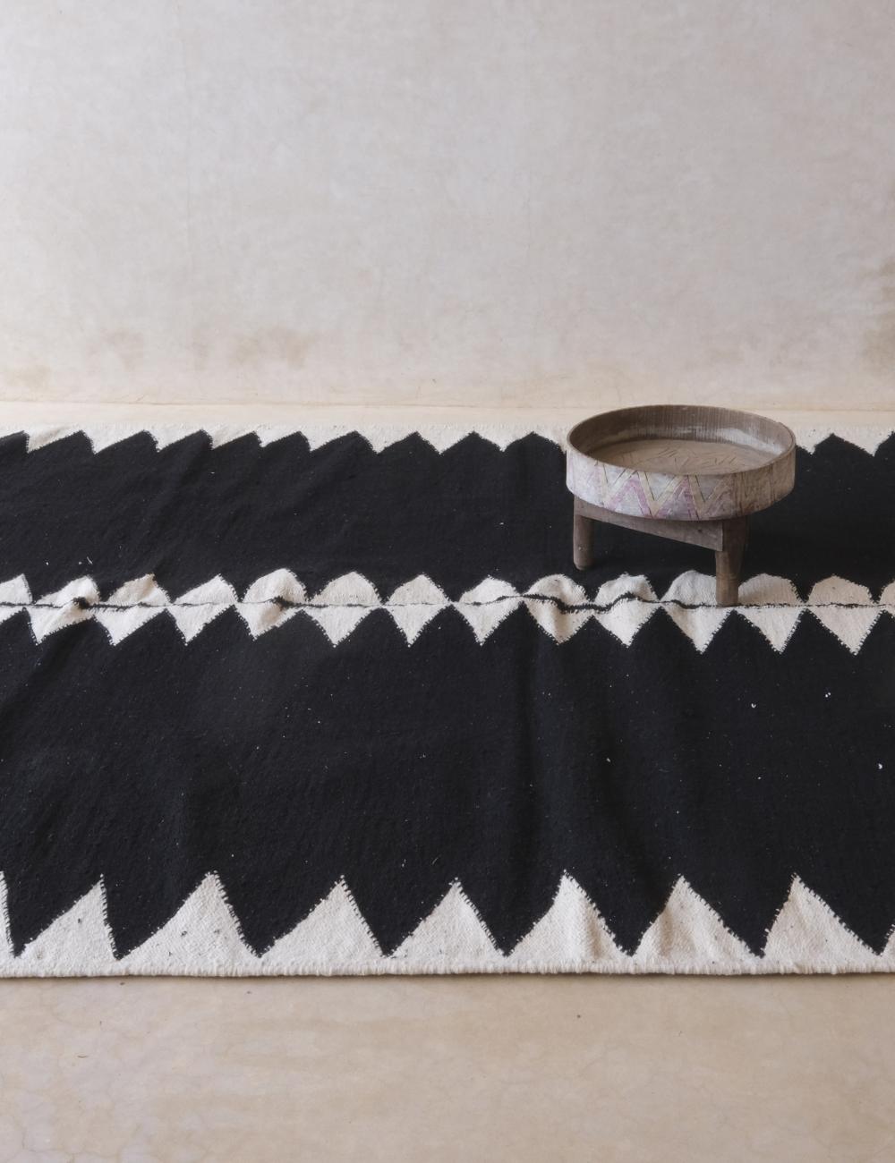 Black Kilim Moroccan Rug 9.9 x 6.6 ft / 303 x 203 cm