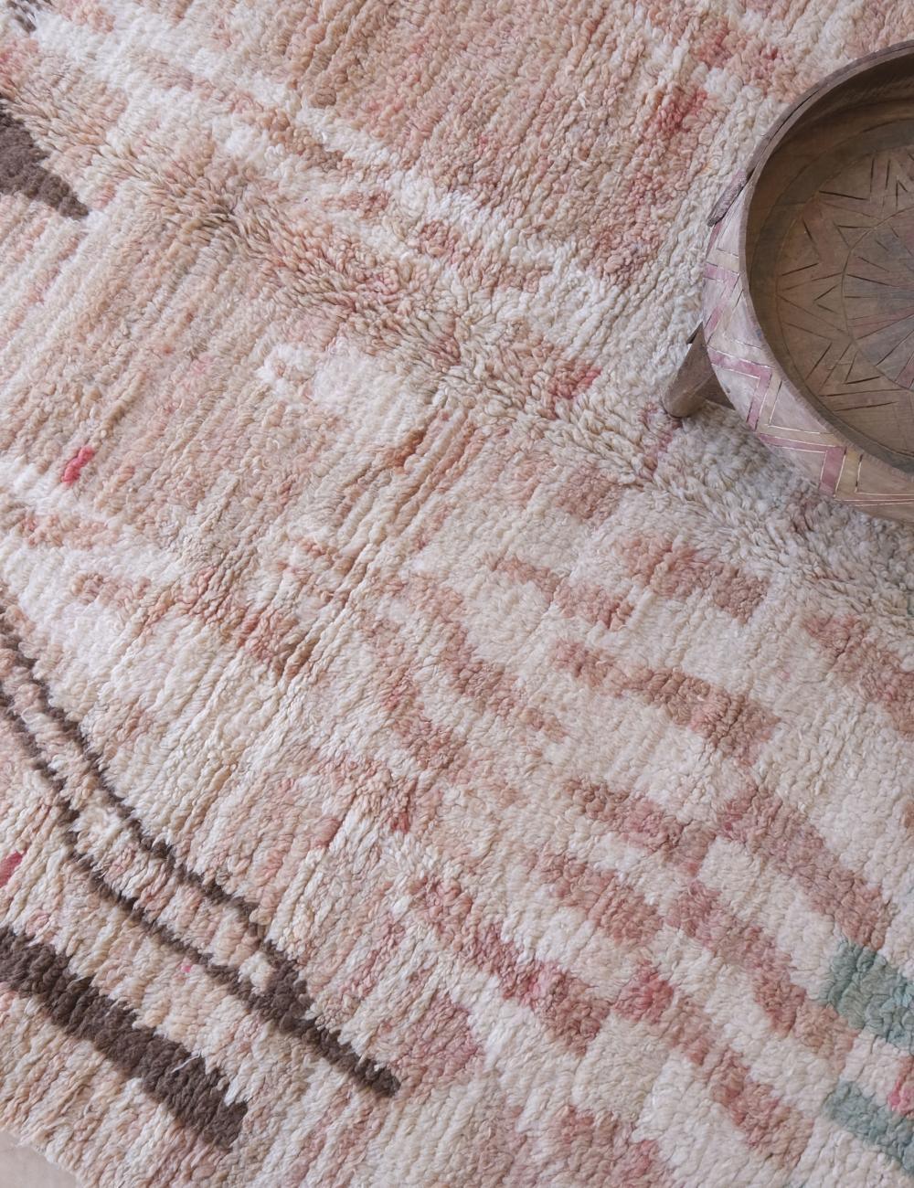 Neutral Moroccan Boujad Rug 10.1 x 6 ft / 308 x 184 cm - Surcoma