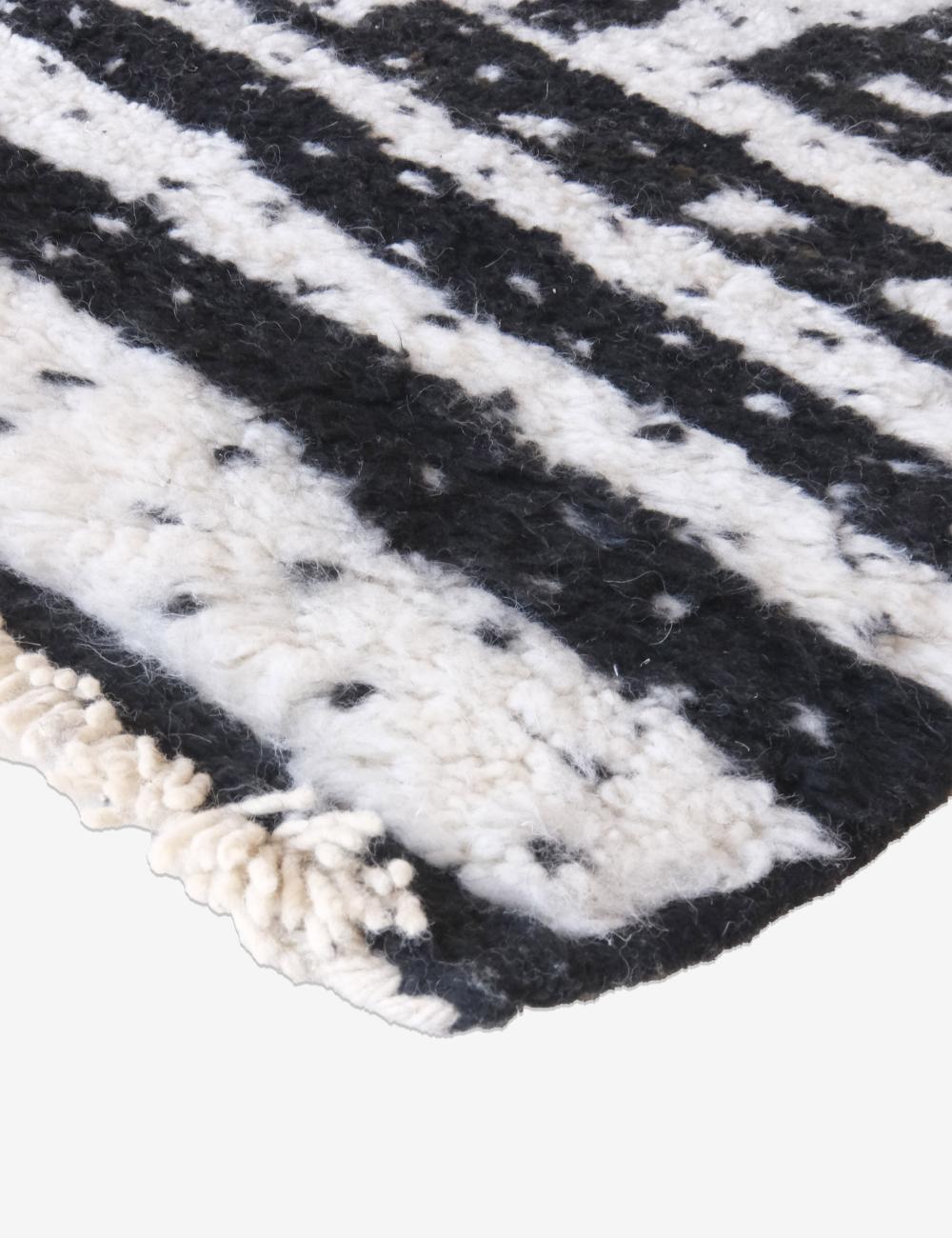 Black and White Moroccan Wool Rug 9 x 7.1 ft / 274 x 218 cm