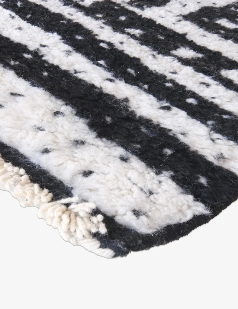 Black and White Moroccan Wool Rug 9 x 7.1 ft / 274 x 218 cm - Surcoma