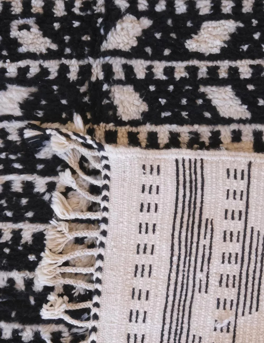 Moroccan Black and White Abstract Rug 8.8 x 6.04 ft / 267 x 184 cm - Surcoma
