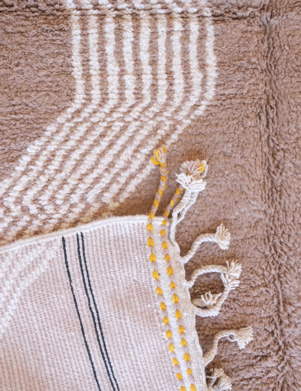 Contemporary Moroccan Wool Rug 9.8 x 7.2 ft / 300 x 222 cm - Surcoma