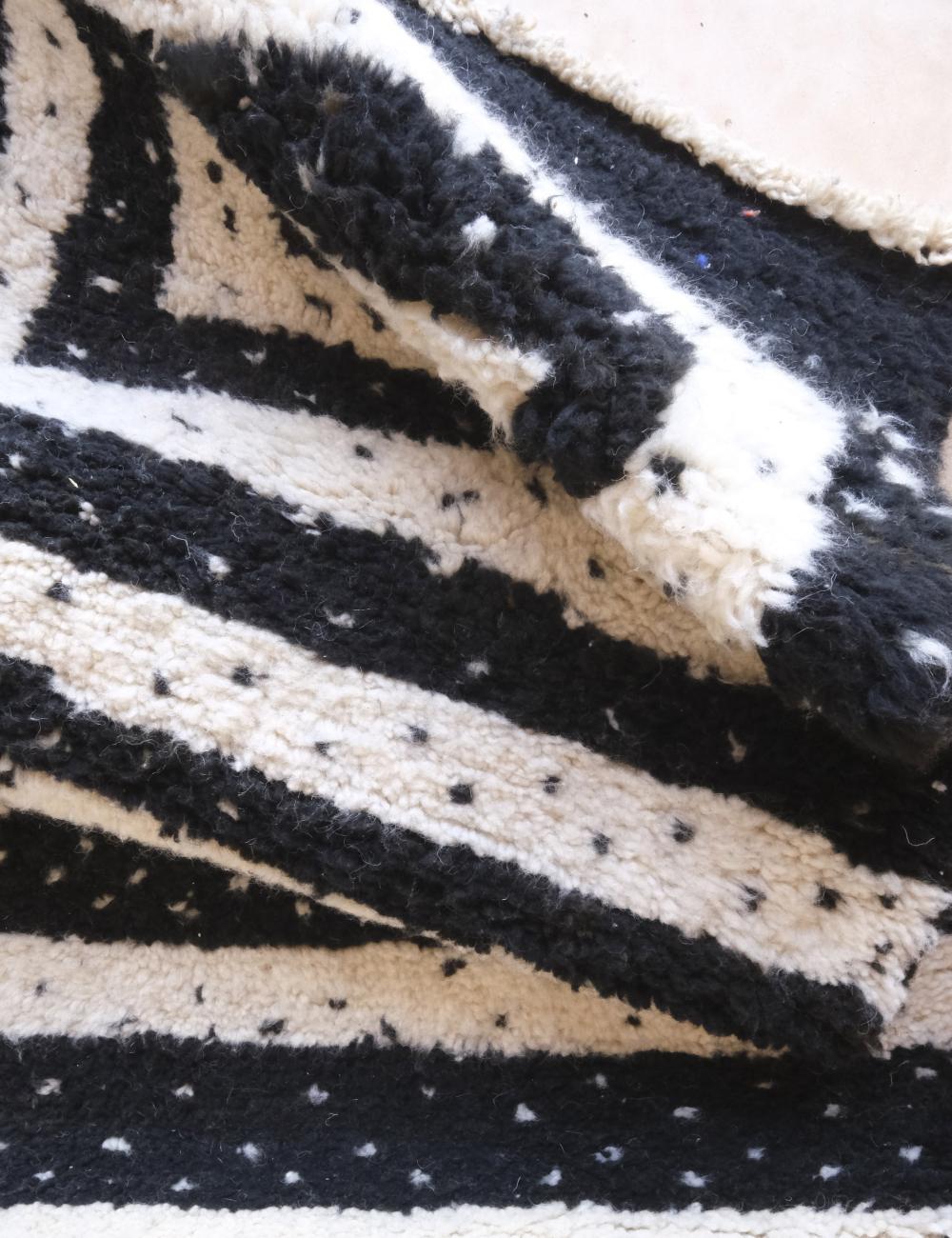 Black and White Moroccan Wool Rug 9 x 7.1 ft / 274 x 218 cm