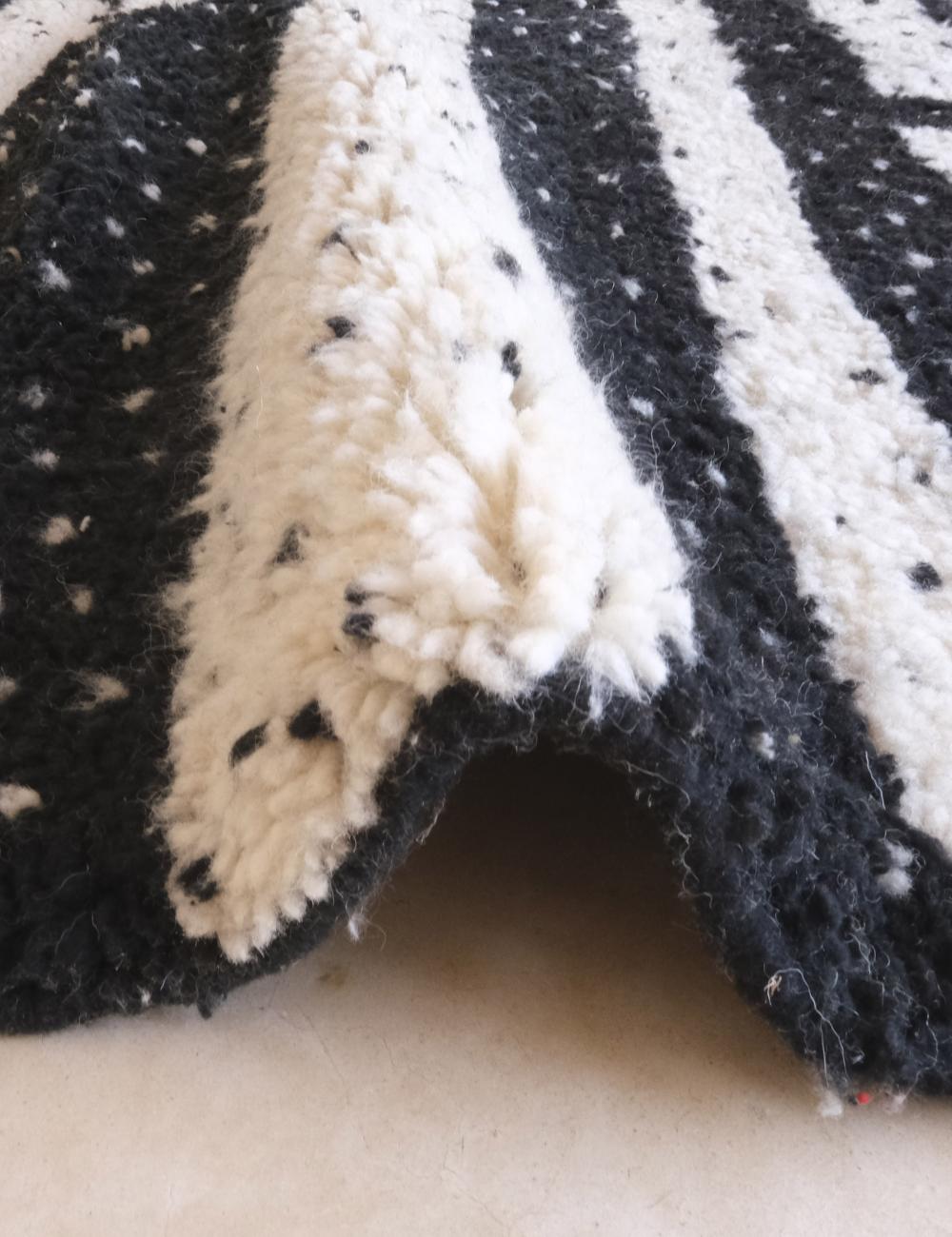 Black and White Moroccan Wool Rug 9 x 7.1 ft / 274 x 218 cm