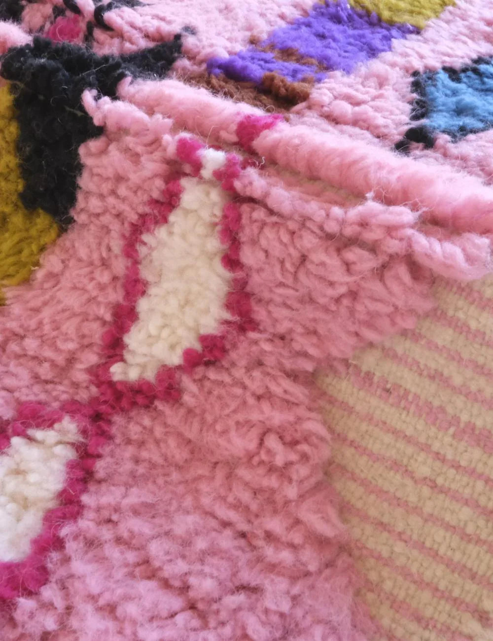 Moroccan Pink Berber Wool Rug 6.8 x 5.2 ft / 206 x 160 cm - Surcoma