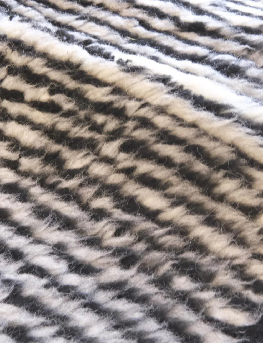 Contemporary Moroccan Wool Rug 7.4 x 3.9 ft / 227 x 119 cm - Surcoma