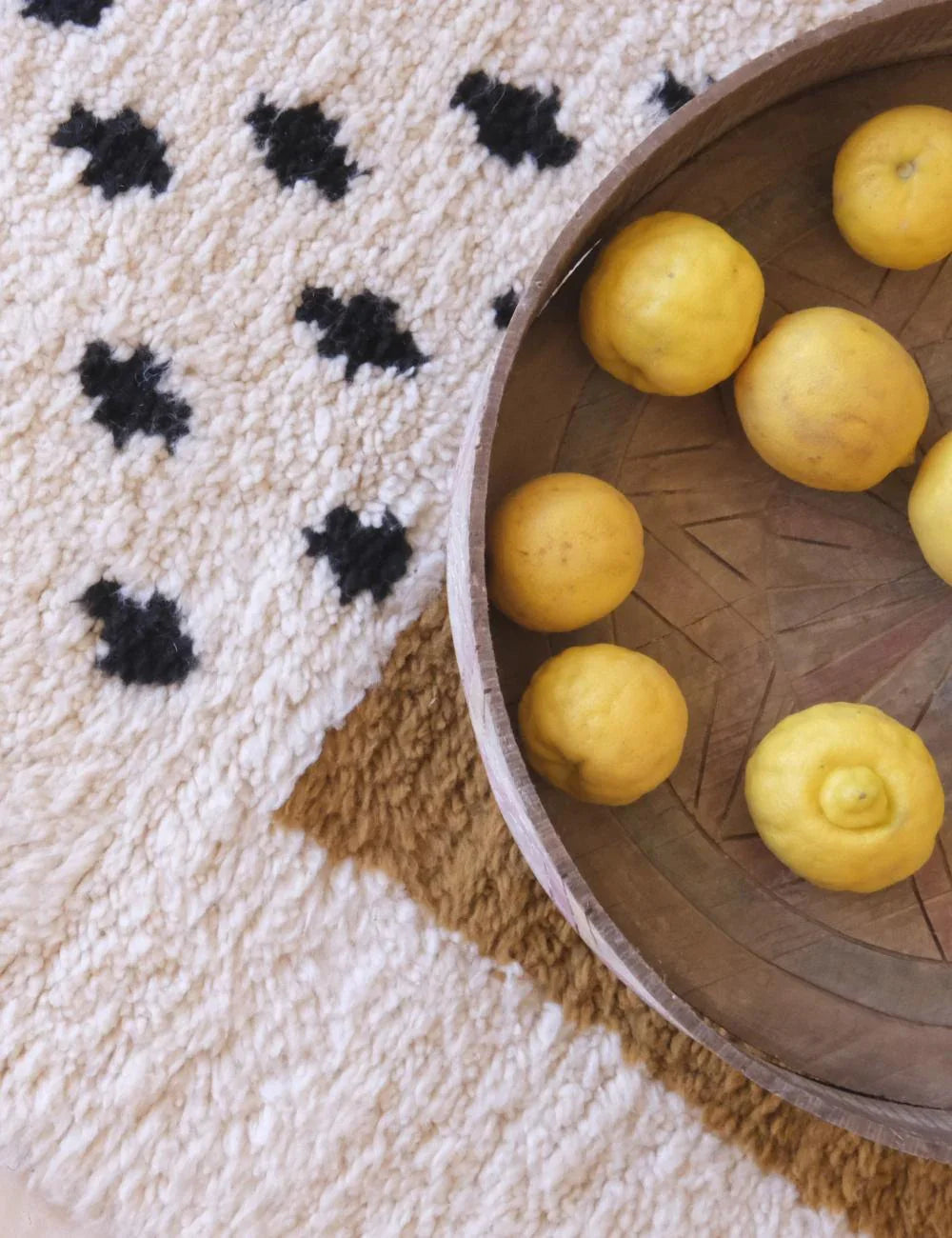 Tan Moroccan area rug 9.4 x 7.5 ft / 287 x 229 cm - Surcoma