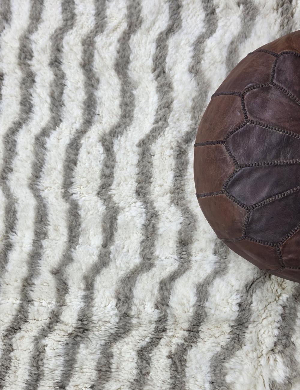 Custom Handmade Minimalist Berber Wool Carpet - Forma 87