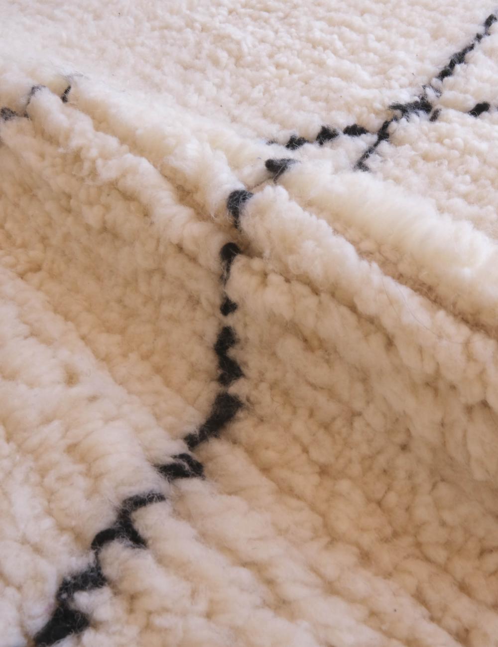 Diamond Berber Carpet 6.6 x 4.1 ft / 200 x 126 cm