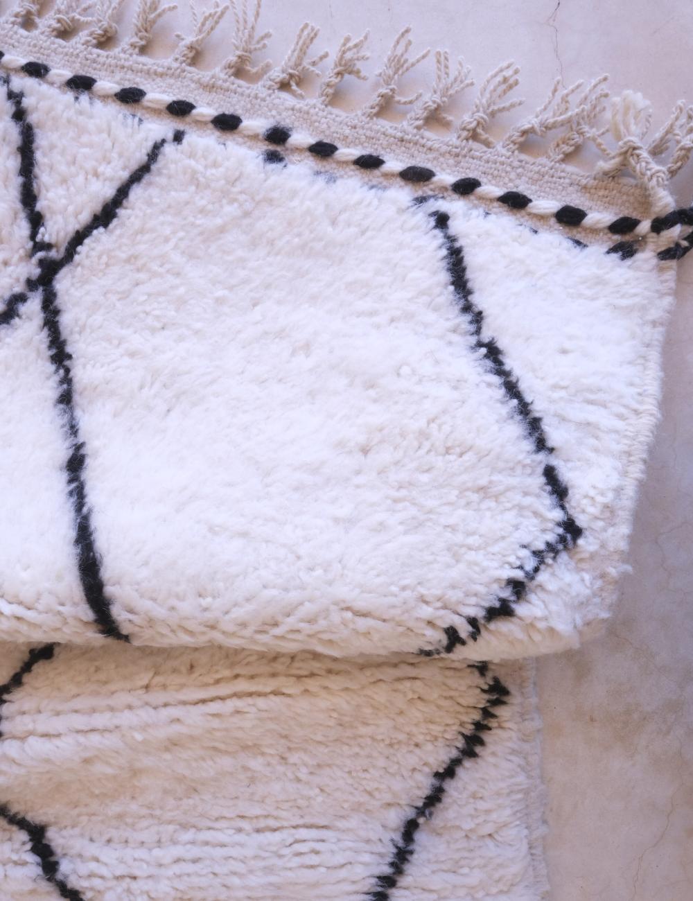 Handmade Beni Ourain Rug 5.9 x 4.3 ft / 181 x 133 cm