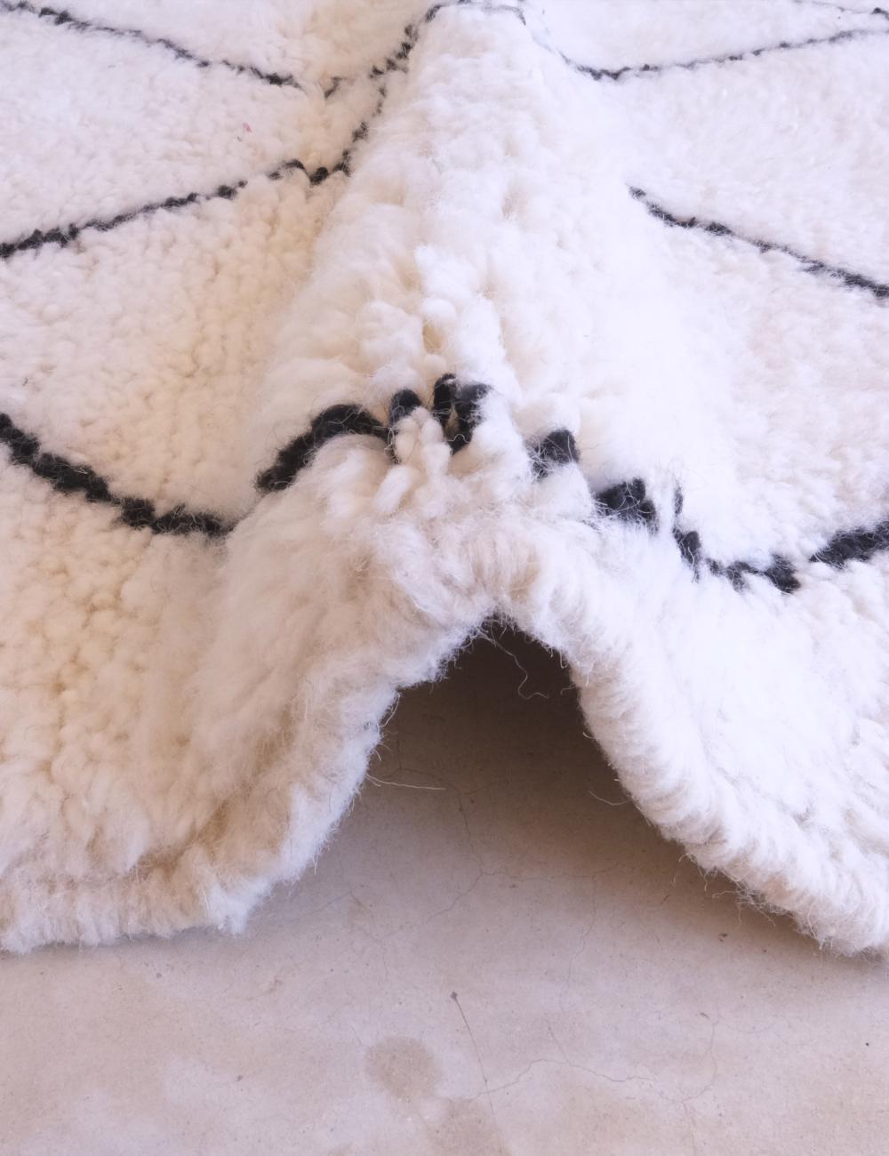 Handmade Beni Ourain Rug 5.9 x 4.3 ft / 181 x 133 cm