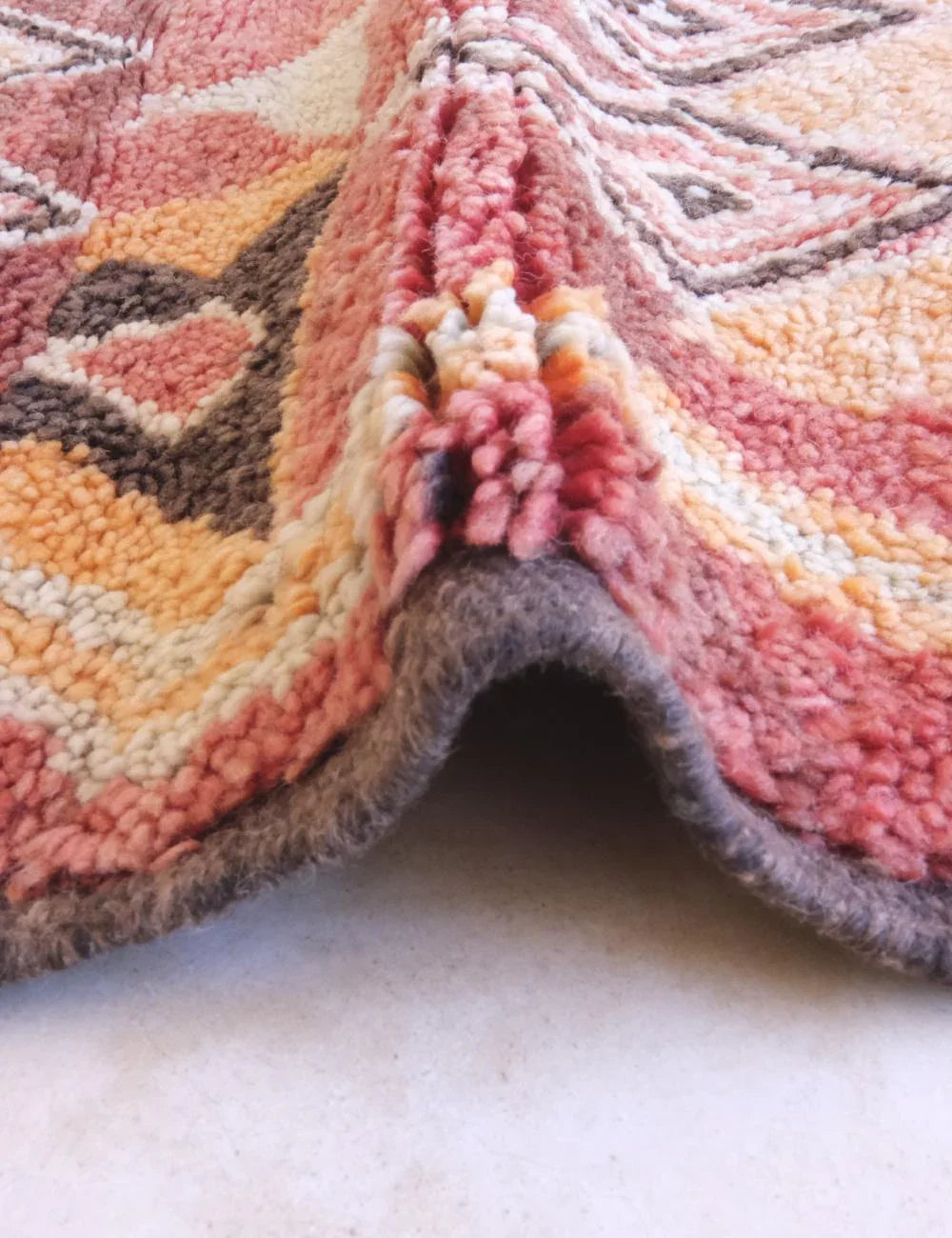 Collectible Moroccan Rehamna Rug 9.1 x 5.5 ft / 276 x 170 cm - Surcoma