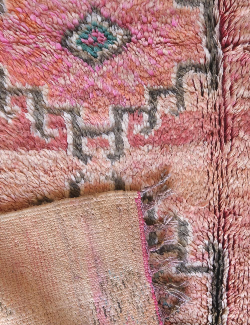 Handwoven Moroccan Accent Rug 5.2 x 7.2 ft / 157 x 220 cm - Surcoma