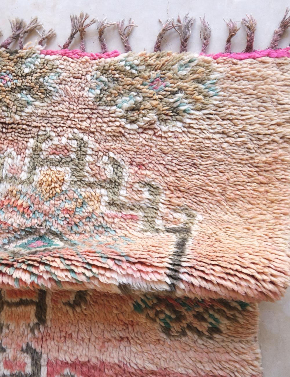 Handwoven Moroccan Accent Rug 5.2 x 7.2 ft / 157 x 220 cm - Surcoma