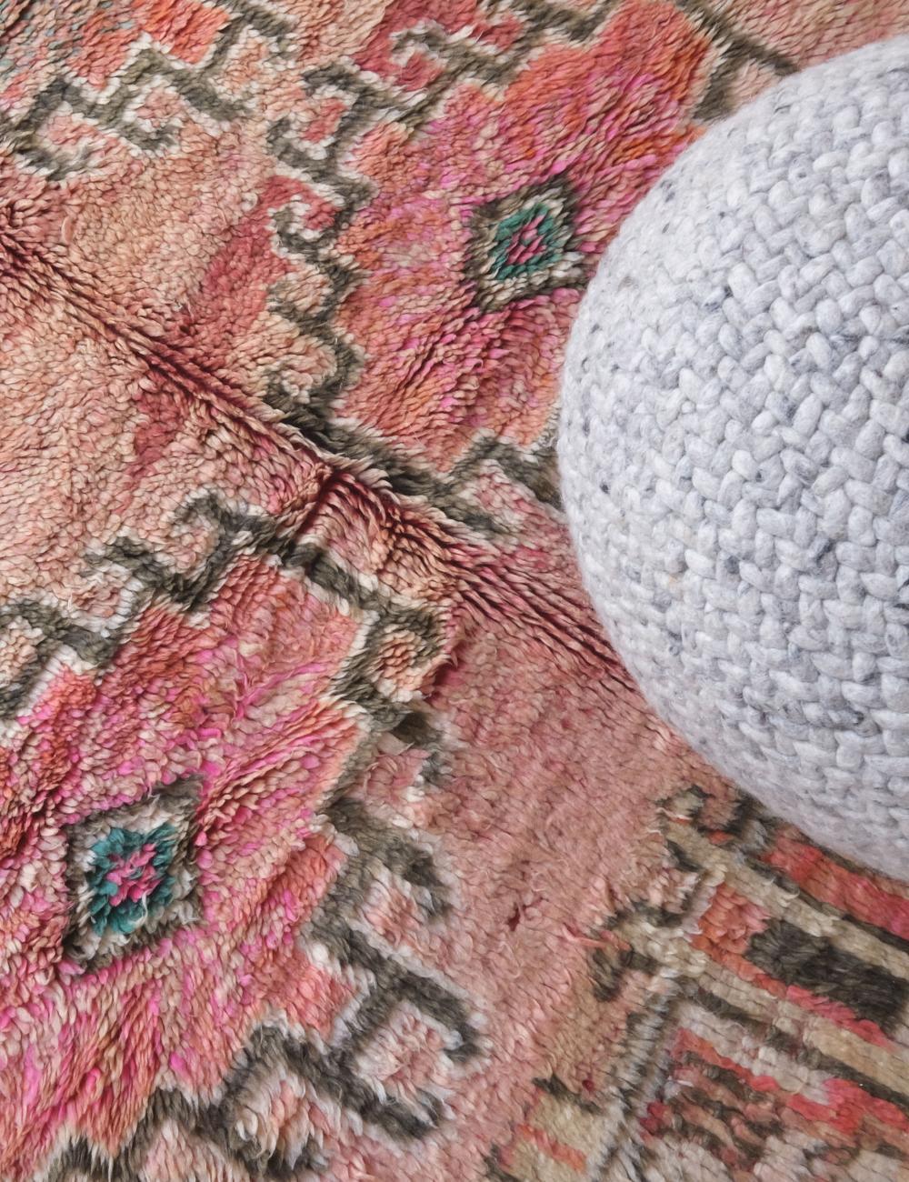 Handwoven Moroccan Accent Rug 5.2 x 7.2 ft / 157 x 220 cm - Surcoma