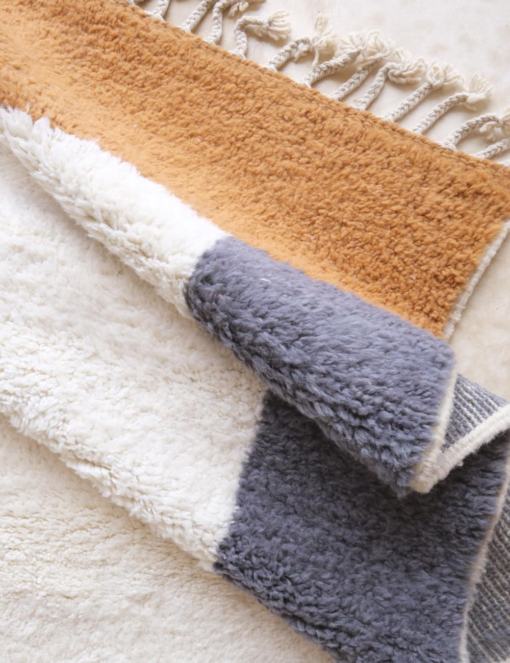 Oversized Moroccan Wool Rug 13.5 x 9.9 ft / 412 x 303 cm