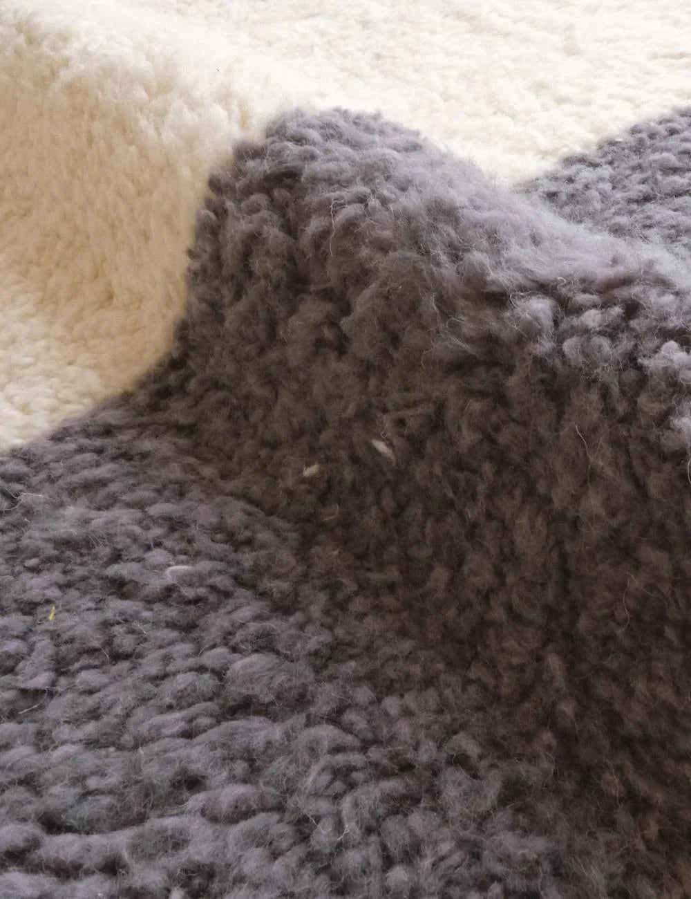 Oversized Moroccan Wool Rug 13.5 x 9.9 ft / 412 x 303 cm - Surcoma