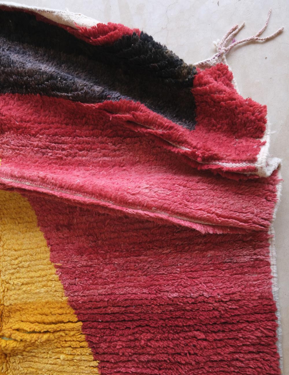 Modern Moroccan Area Rug 7.8 x 5.5 ft / 238 x 168 cm - Surcoma