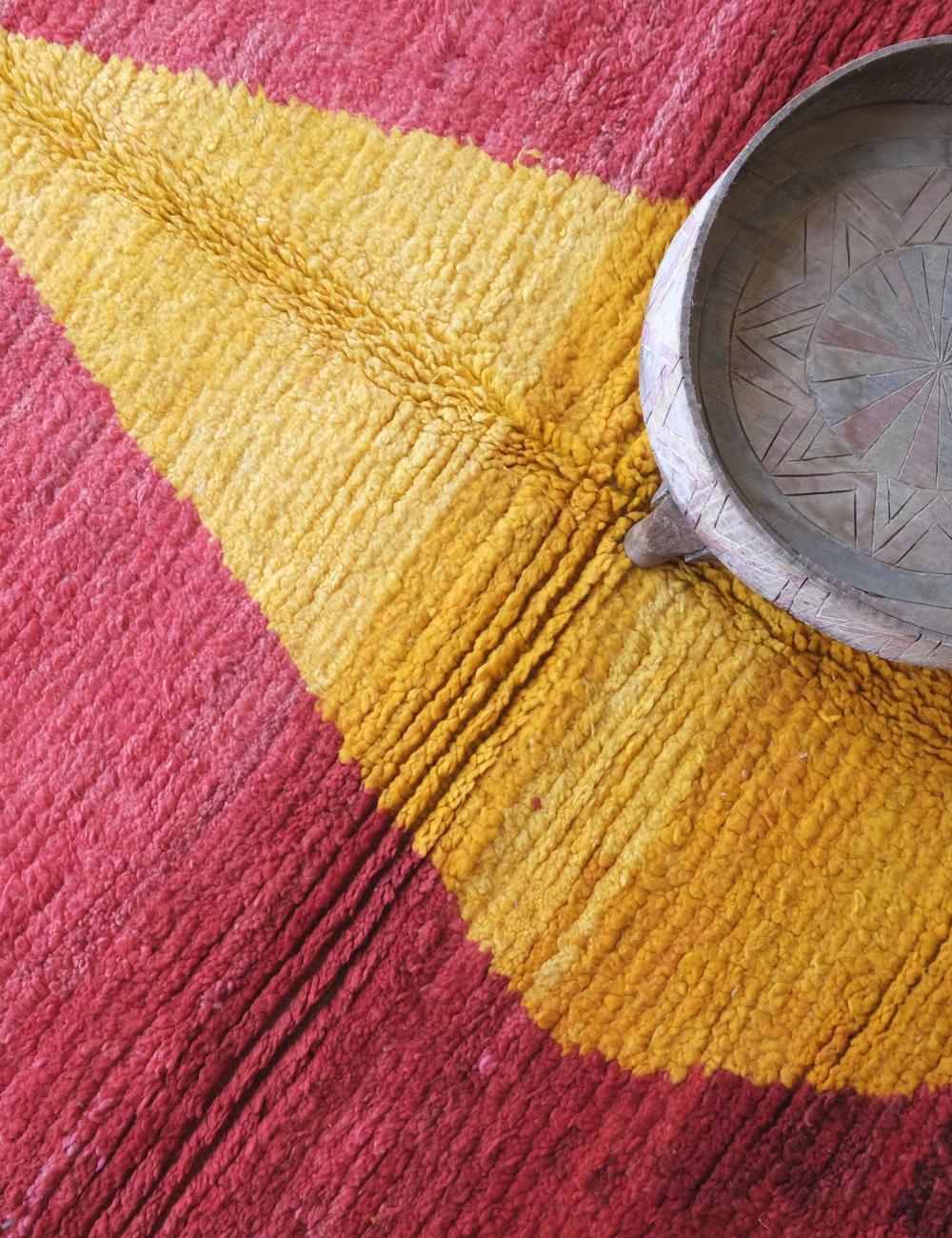 Modern Moroccan Area Rug 7.8 x 5.5 ft / 238 x 168 cm - Surcoma