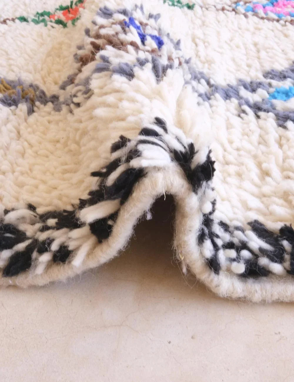 Moroccan Azilal Wool Rug 8.9 x 6.8 ft / 270 x 210 cm - Surcoma