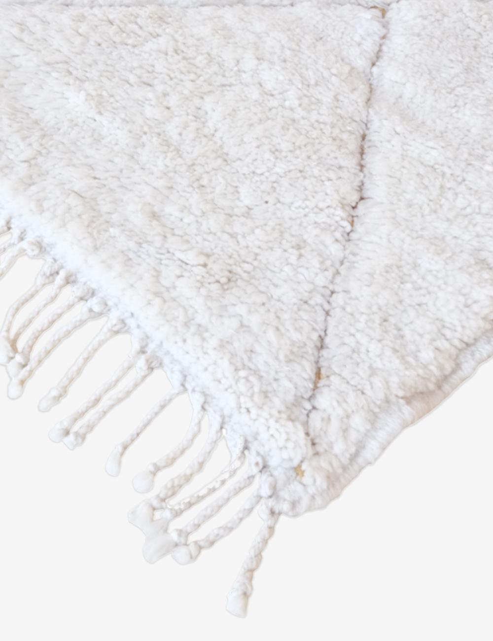 Moroccan White Beni Mrirt Wool Rug 6.2 x 4.2 ft / 188 x 128 cm - Surcoma