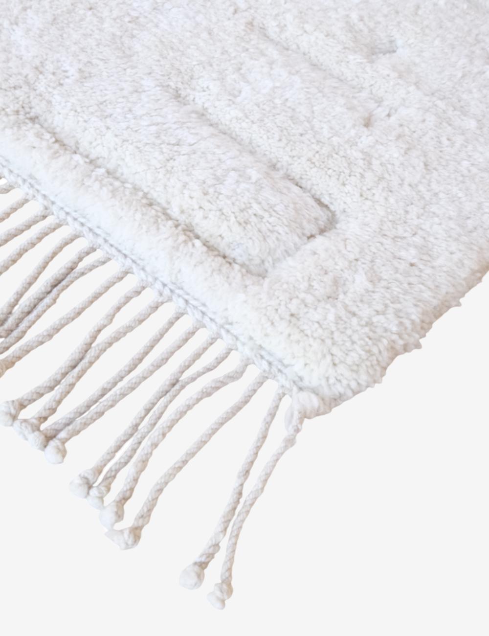 Moroccan Luxurious White Wool Rug 5 x 3.6 ft / 152 x 111 cm - Surcoma